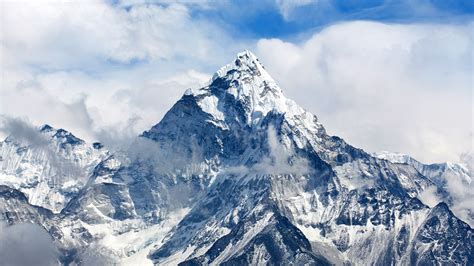 Everest Dağı Hangi Ülkeye Ait?